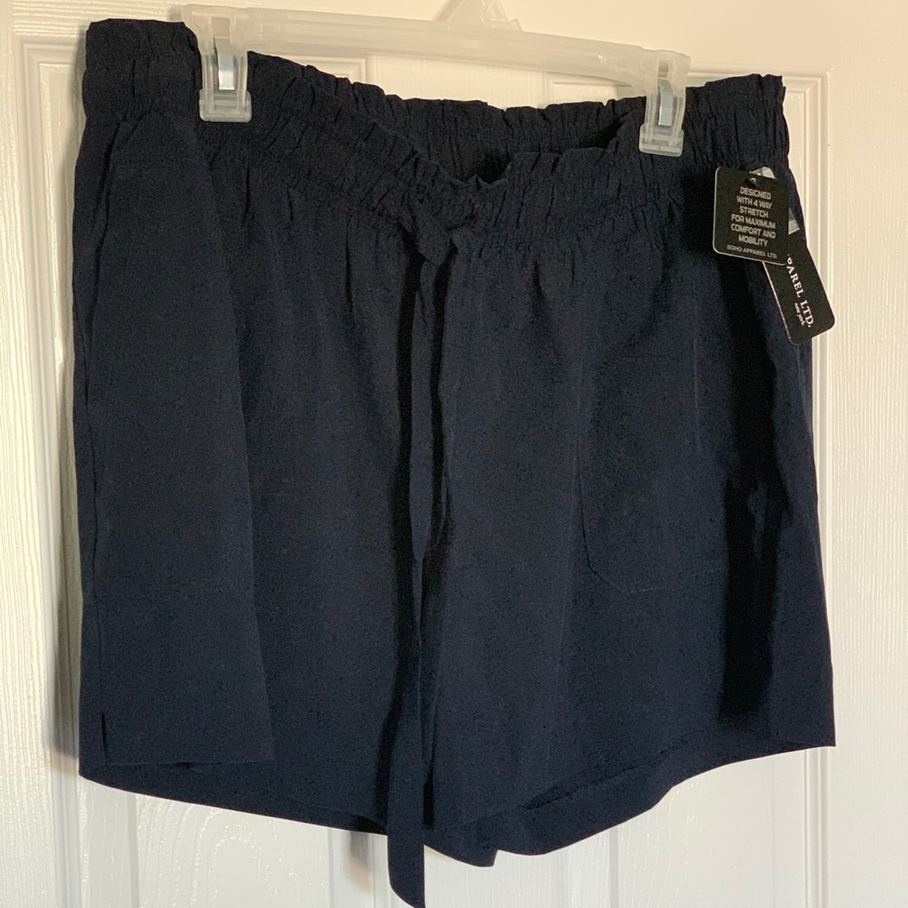 Soho Apparel Dressy Shorts Size Large